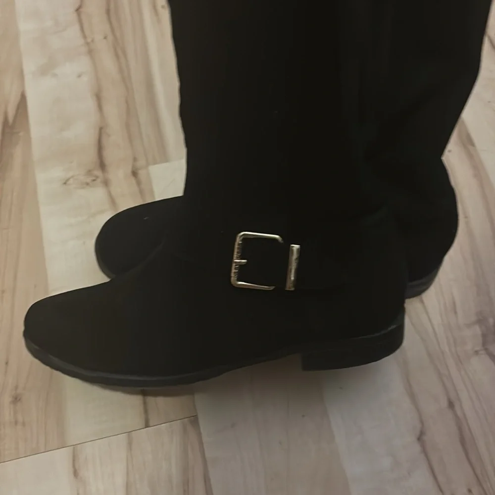 woman’s boot - Picture 4 of 4